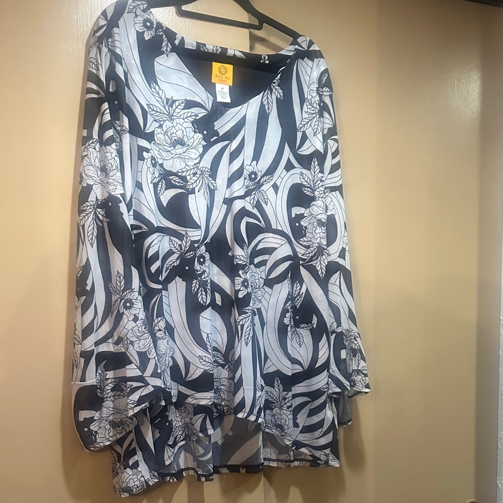 Ruby Rd. Women's Black and White Top